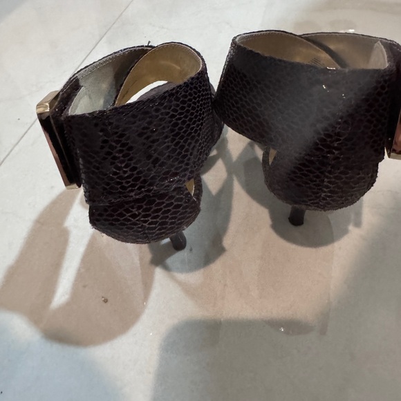 Michael Kors brown and Gold Heels - Picture 11 of 13